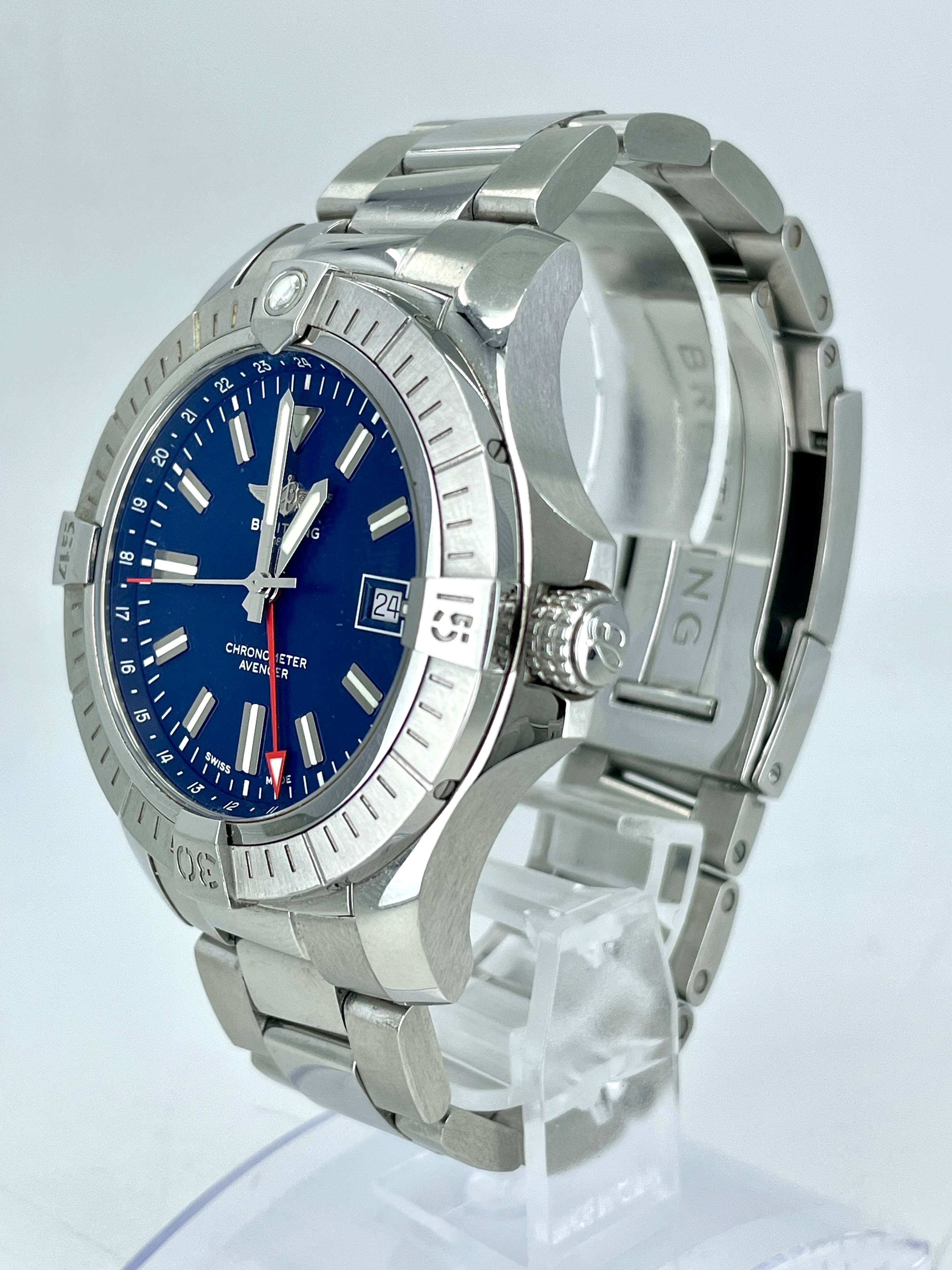 Breitling AVENGER AUTOMATIC GMT 45
